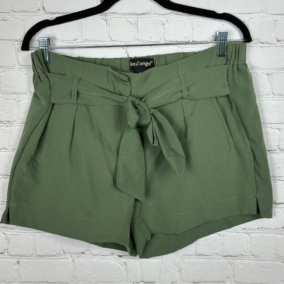 Like An Angel Women's pleated high waist shorts, sz XL, NWT - Picture 1 of 5